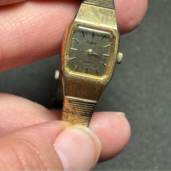 Vintage Pulsar Ladies Quartz Watch Gold Tone Rectangle Shaped Working Y580-5389 - Picture 9 of 9